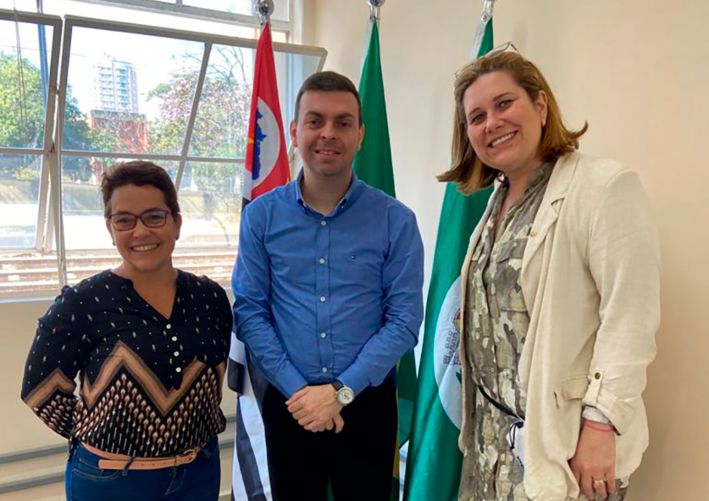 Vereadora Ana Pavão durante reunião