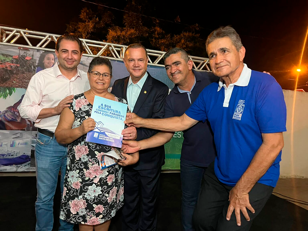 Senador Wellington Fagundes com lideranças do MT