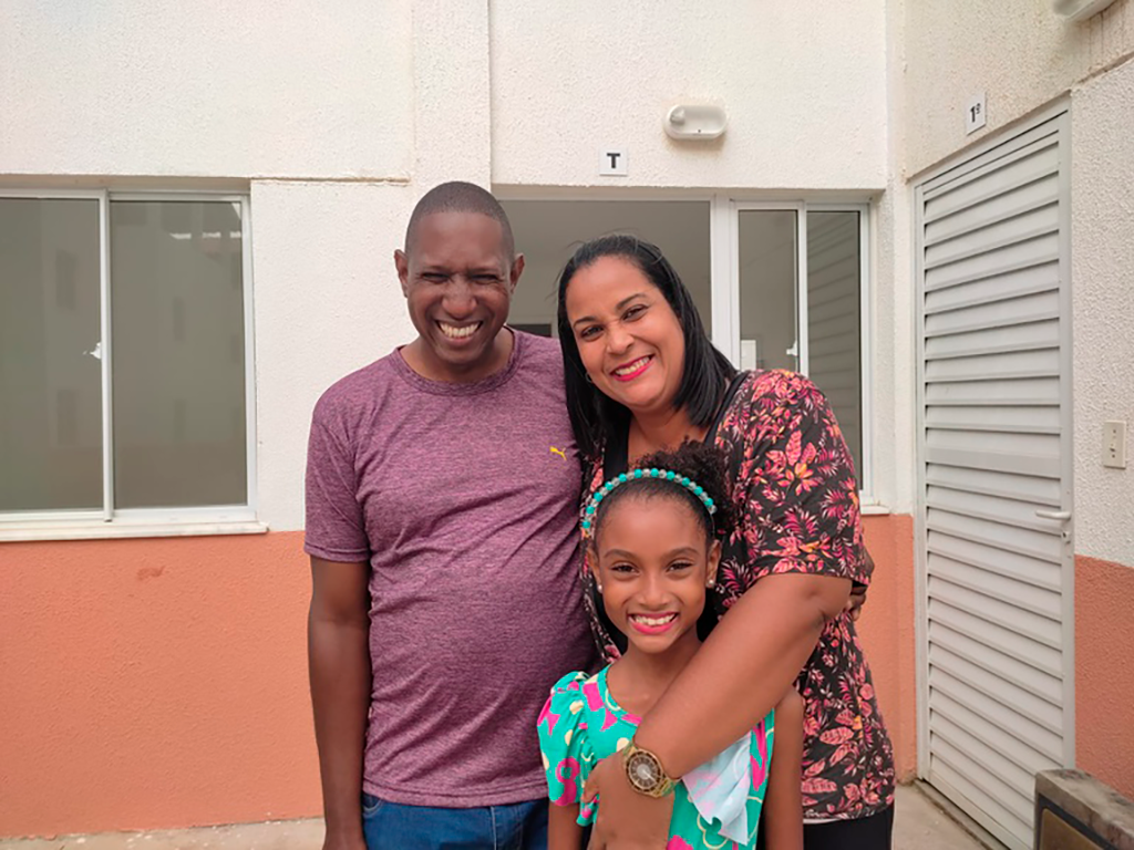 Uma das famílias contempladas com a nova moradia (Fotos: MDR)