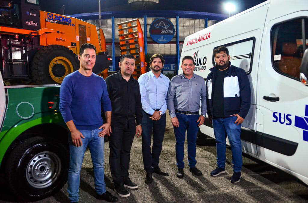 Liberais durante entrega dos veículos e equipamentos para Suzano