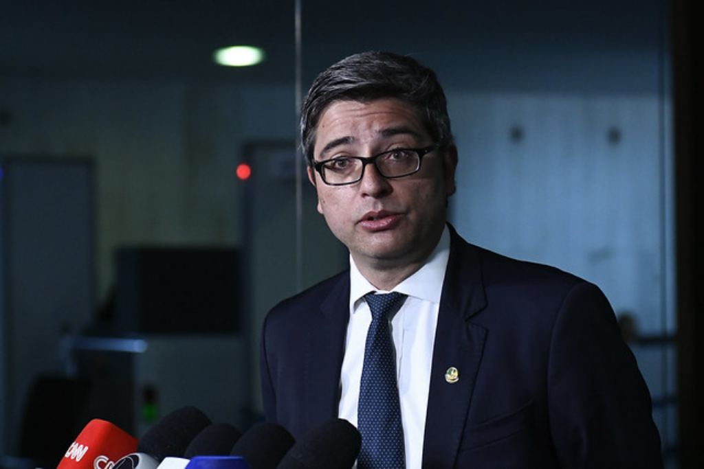 Senador Carlos Portinho (PL-RJ)