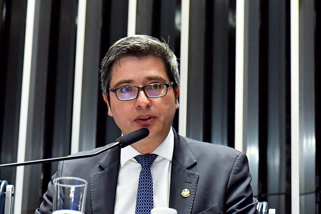Senador Carlos Portinho (PL-RJ)
