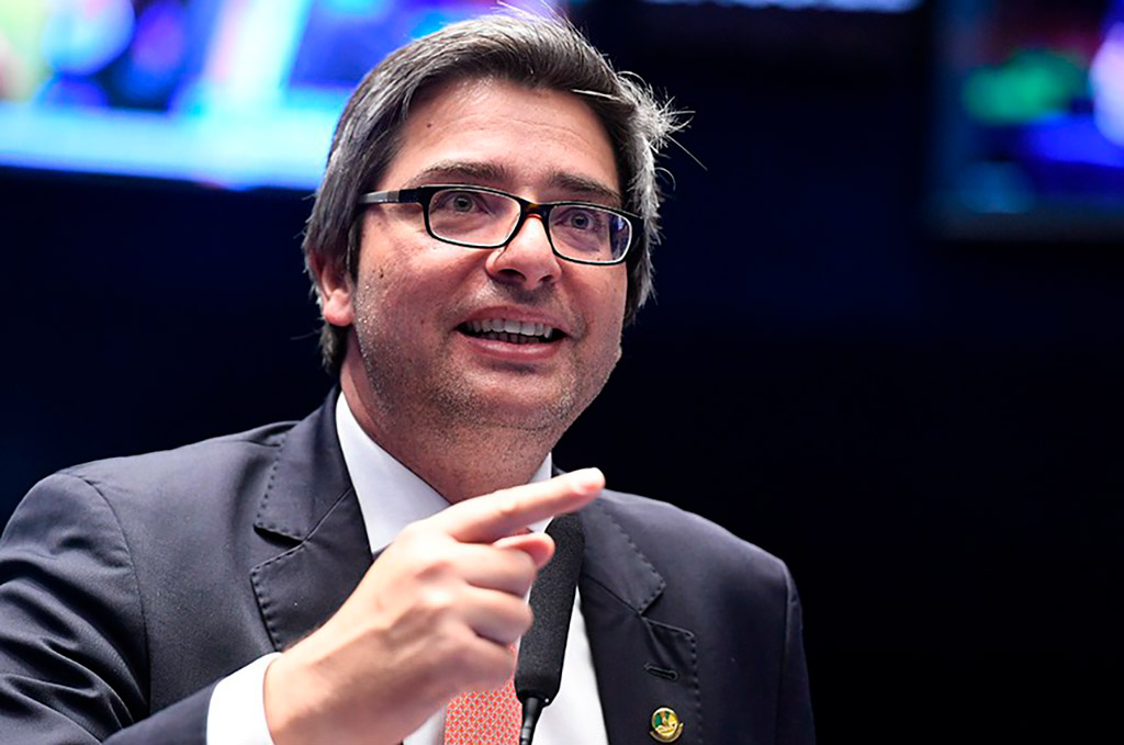 Senador Carlos Portinho (PL-RJ)