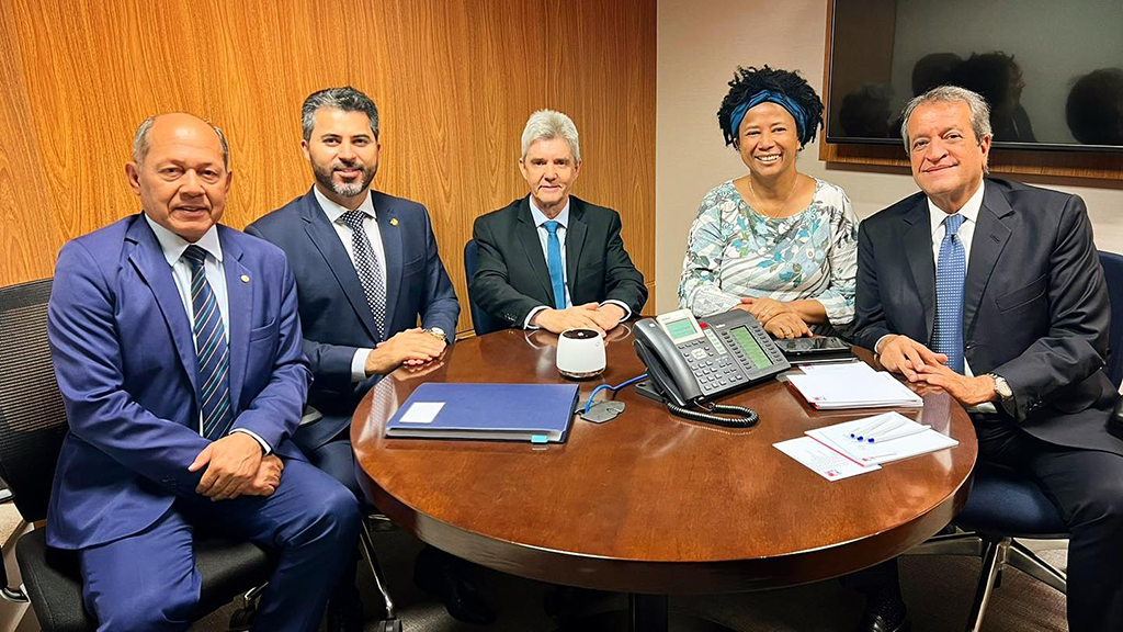 Liberais durante reunião com o presidente Nacional do PL, Valdemar Costa Neto
