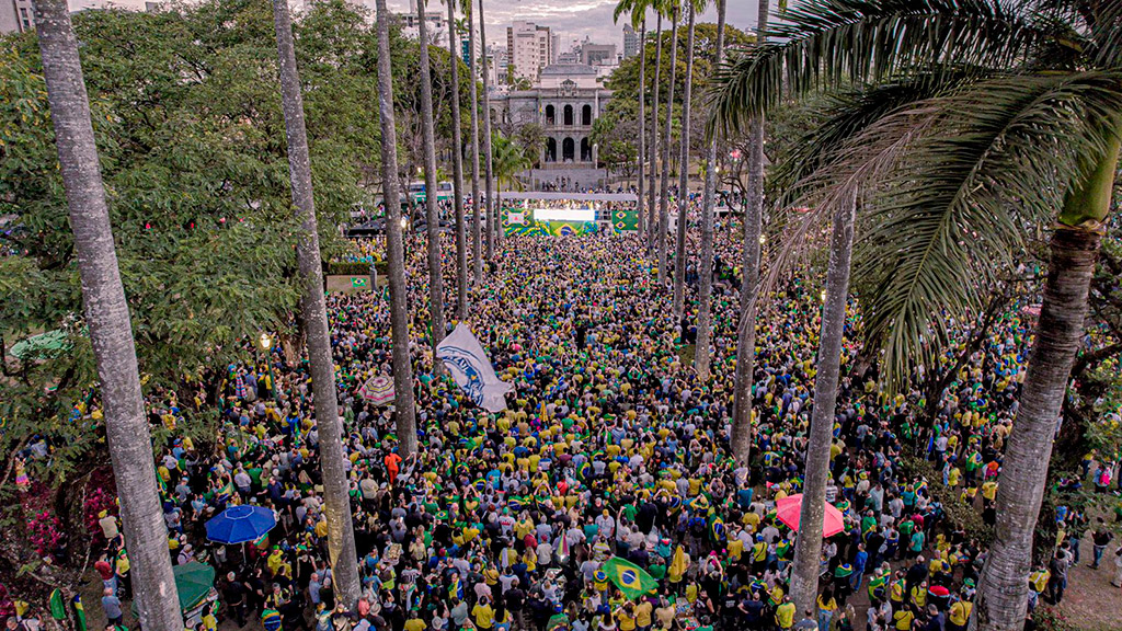 Bolsonaro faz o maior comício de campanha em Belo Horizonte (MG)