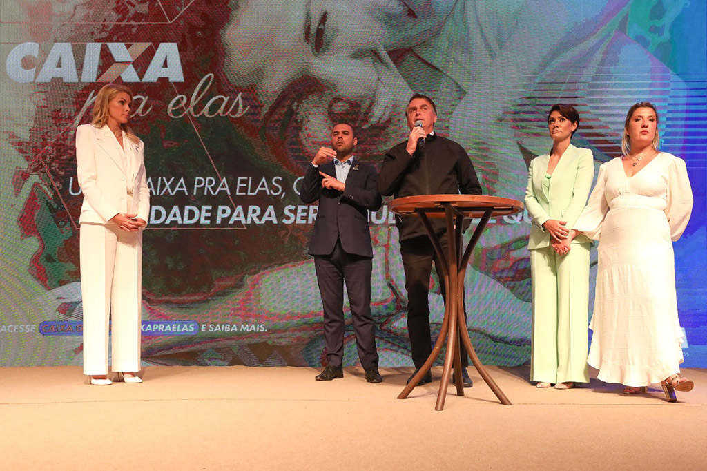 Bolsonaro participa do lançamento do programa “Caixa Pra Elas”