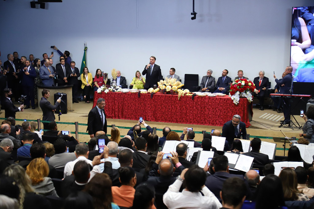 Bolsonaro durante culto na Câmara dos Deputados