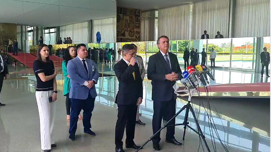 Presidente Jair Bolsonaro durante coletiva de imprensa no Palácio da Alvorada