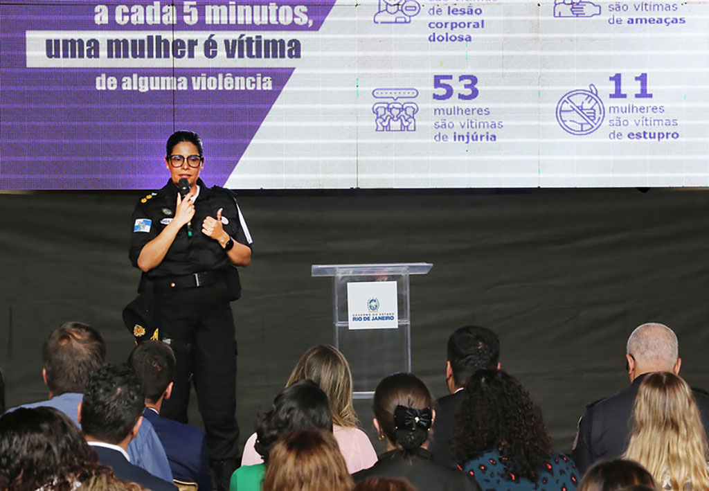 Cláudia Moraes, coordenadora da Patrulha Maria da Penha: 'É importante destacar que o aplicativo tem muitas funcionalidades' (Foto: Carlos Magno)