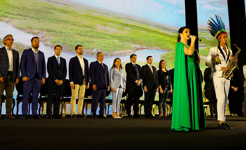 Cláudio Castro observa apresentação musical em Gramado: 'O Rio está preparado para receber turistas de todo o país' (Foto: Ernesto Carriço)
