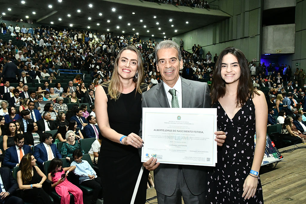 Deputado estadual Coronel Alberto Feitosa é diplomado (Foto: Ademar Filho)