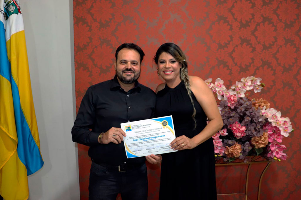 Delegado Claudinei recebe título em Guiratinga, entrega ônibus e cita emenda de R$ 500 mil para 2023