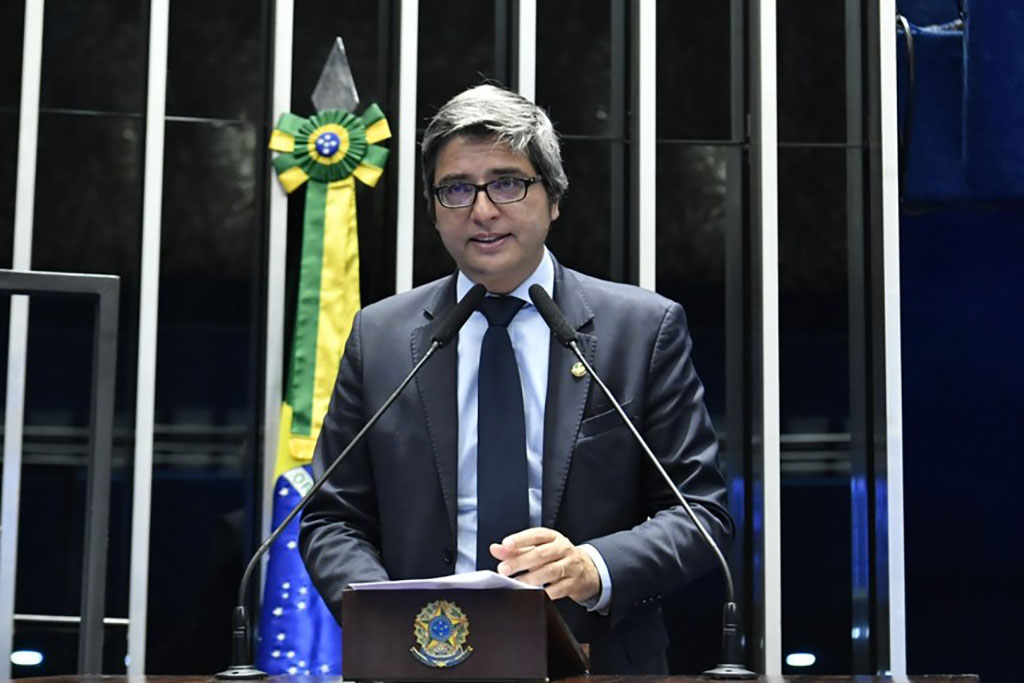 Senador Carlos Portinho (PL-RJ)