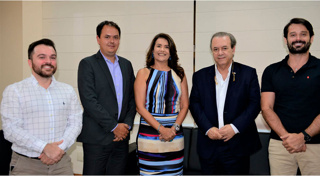 Deputada estadual Valéria Bolsonaro durante reunião