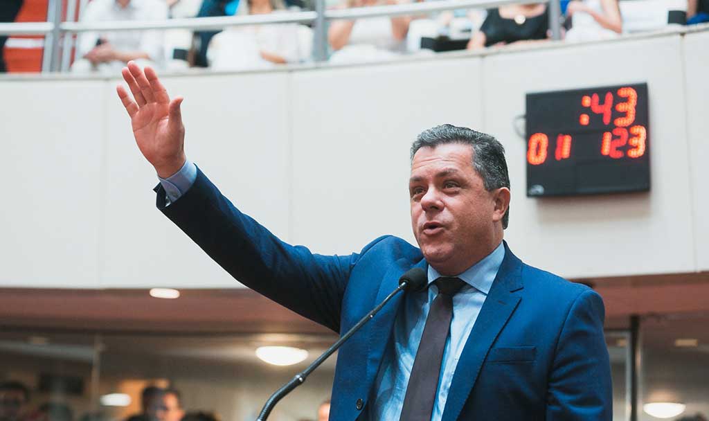 Deputado Ivan Naatz tomou posse para segundo mandato na Alesc. FOTO: Bruno Collaço / AGÊNCIA AL
