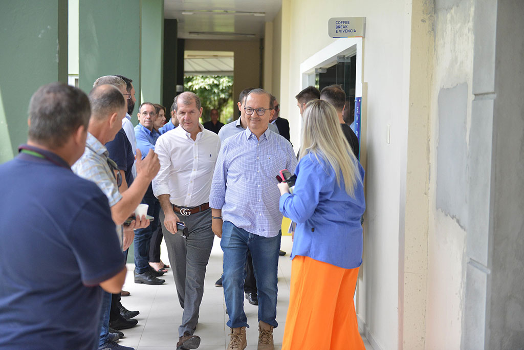 Jorginho Mello visita o Complexo Termelétrico Jorge Lacerda no Sul do Estado