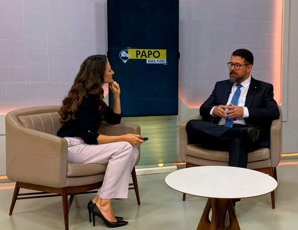 Marcos Pollon durante entrevista no Papo das Sete (Foto: Reprodução)