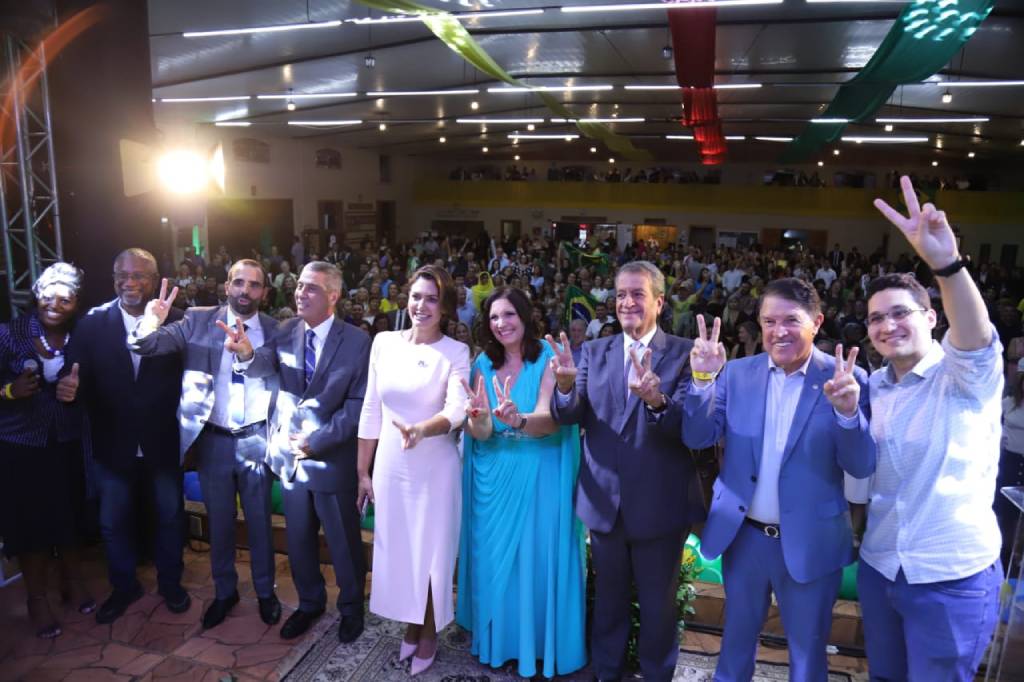 Valdemar Costa Neto prestigia posse de Bia Kicis como presidente do PL-DF