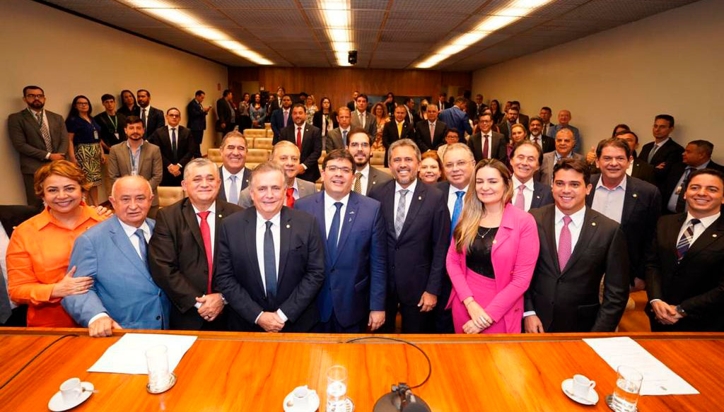 Deputado Júnior Mano participa de reunião com as bancadas do Ceará e Piauí