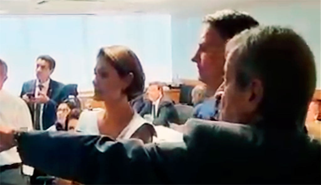 Presidente do PL, Valdemar mostra a nova galeria de fotos a Bolsonaro e Michelle