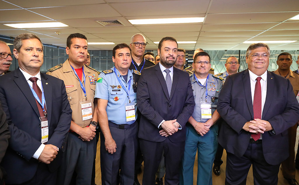 Cláudio Castro (ao centro) e Flávio Dino (à direita) vão discutir, no dia 25, soluções integradas no combate à criminalidade e na segurança nas escolas (Foto: Rafael Campos)