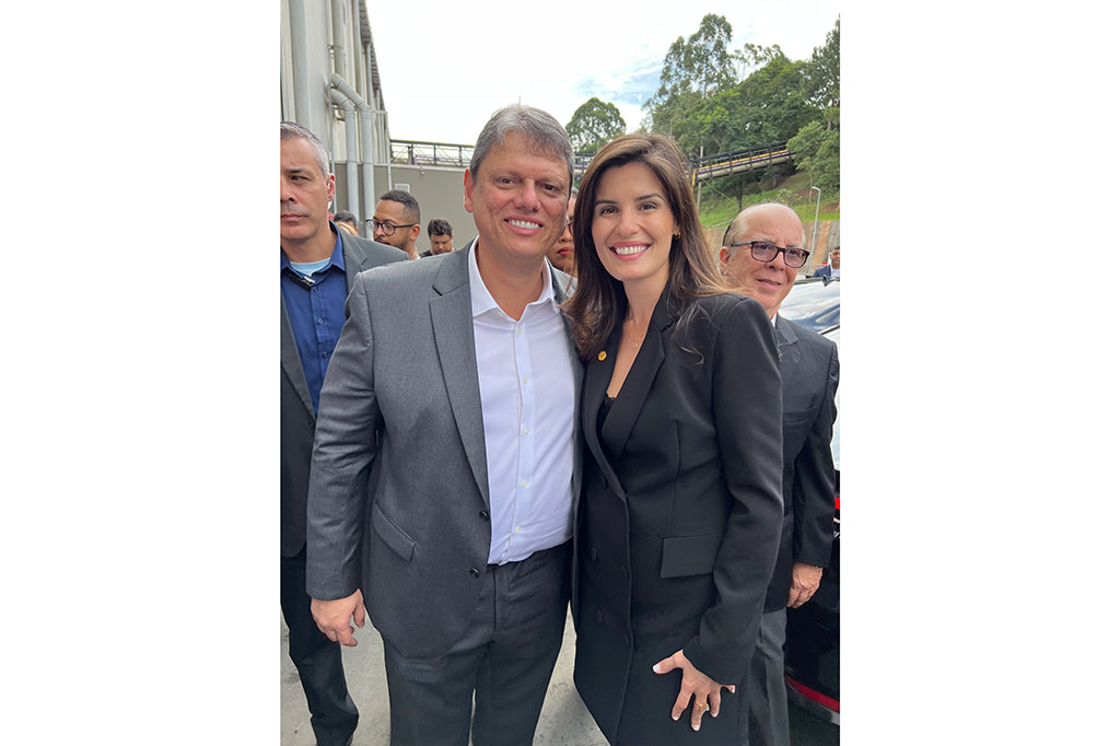 Deputada leva Tarcísio de Freitas para encontro com empresários da construção civil na FEICON