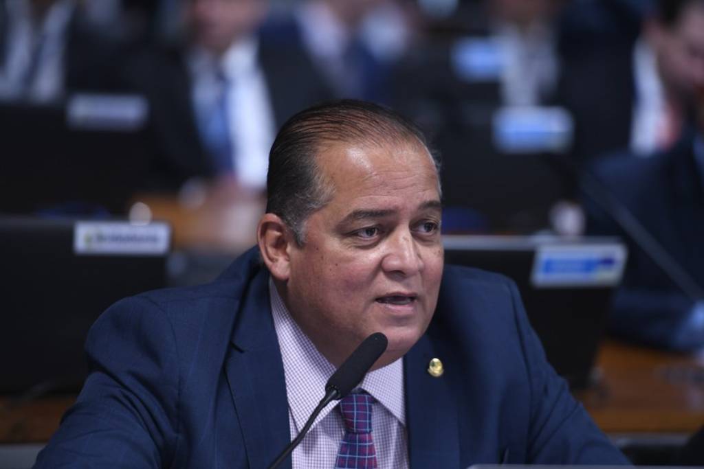 Senador Eduardo Gomes (PL-TO)