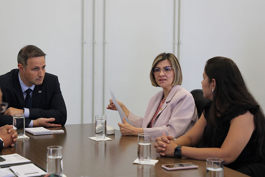 Delegada Graciela em reunião com o secretário estadual de Segurança Pública, Guilherme Derrite
