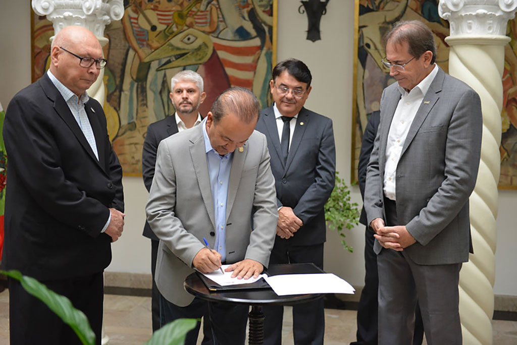 Jorginho Mello assina acordo para o programa de Educação Empreendedora