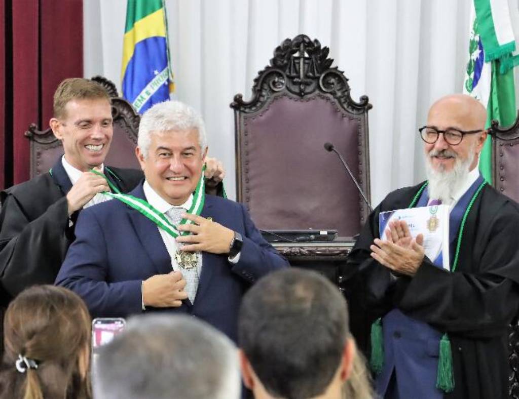 Senador Marcos Pontes é condecorado com o Colar Barão do Serro Azul