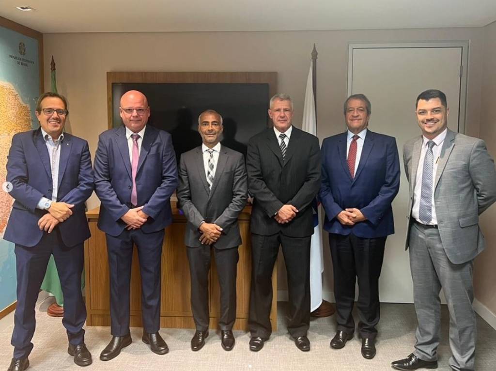 Presidente Valdemar Costa Neto, senador Romário, Bruno Bonetti, Fred Procópio, professor Alexandre Gurgel e Elias Montes