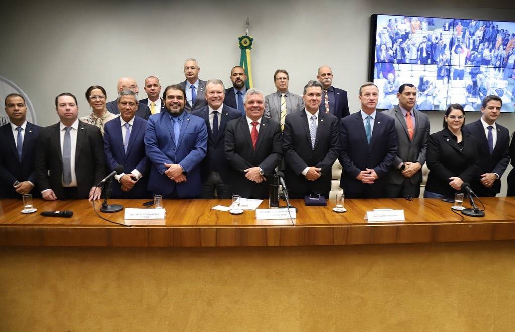Parlamentares durantes lançamento da Frente Parlamentar da Segurança Pública