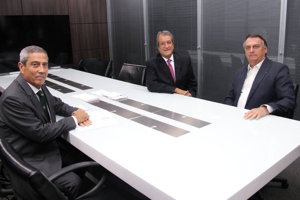 Secretário Nacional de Relações Institucionais do PL, Braga Netto, presidente do PL, Valdemar Costa Neto e o presidente de Honra do PL, Jair Bolsonaro (Foto: Beto Barata/PL)