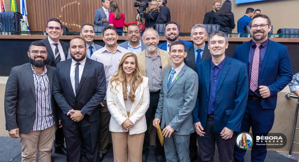Deputada estadual Débora Menezes (PL-AM) durante homenagem a pastores