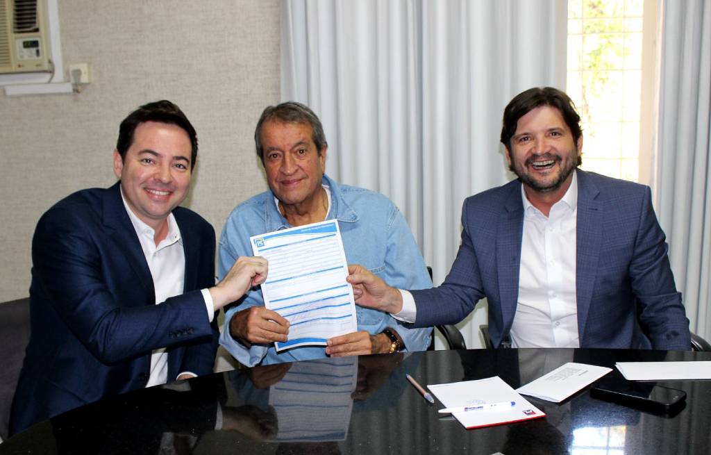 Prefeito de Bebedouro (SP), Lucas Seren, presidente Valdemar Costa Neto, e o presidente da Alesp, André do Prado (Foto:Divulgação)