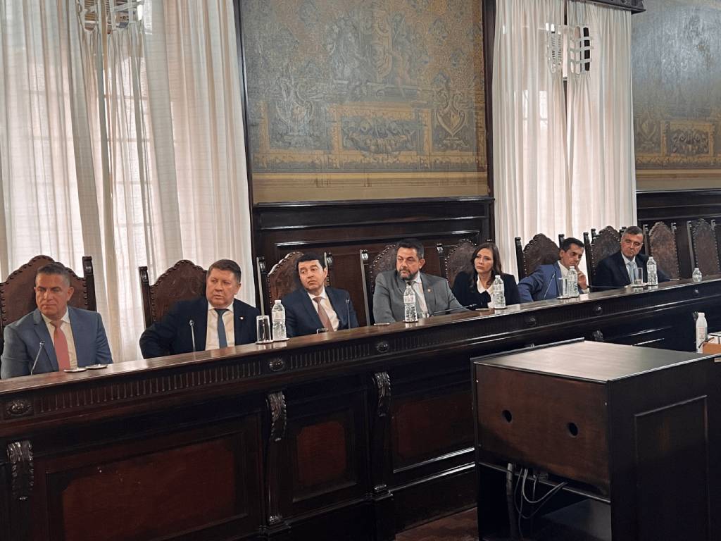 Carlos Cezar debate com presidente do TJ-SP implantação de Vara Criminal em Araras - Foto Divulgação