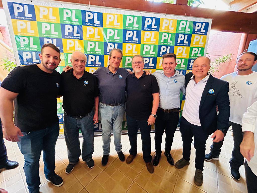 Presidente do PL, Valdemar Costa Neto e integrantes do PL durante evento de filiação (Foto: Caren Lourenço)