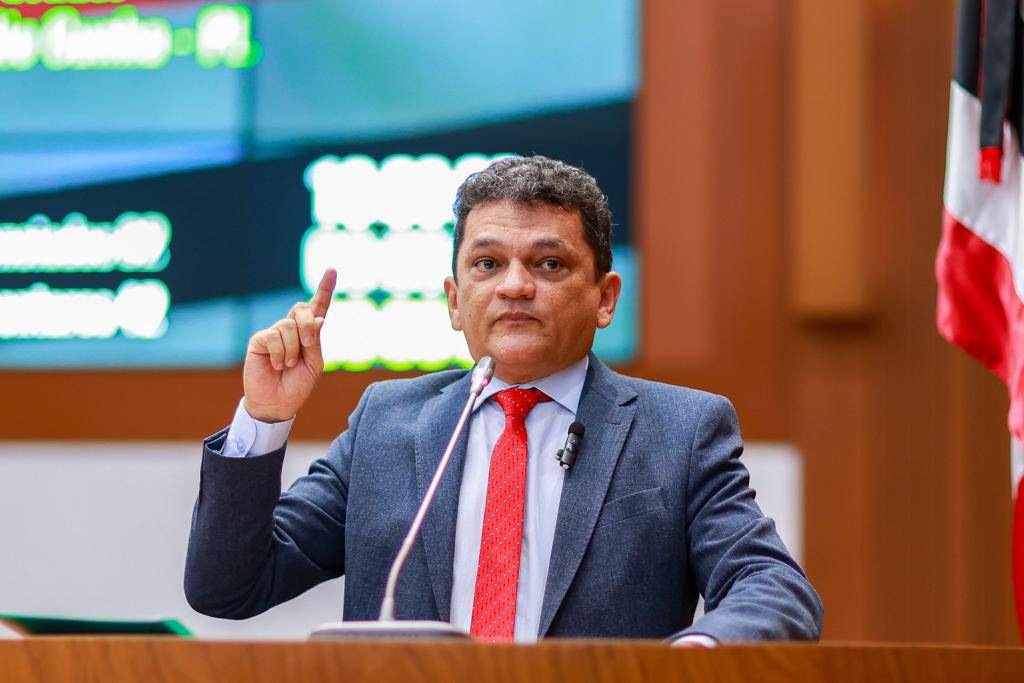 Foto: Cláudio Cunha durante pronunciamento na tribuna da Assembleia - Divulgação/Agência Assembleia