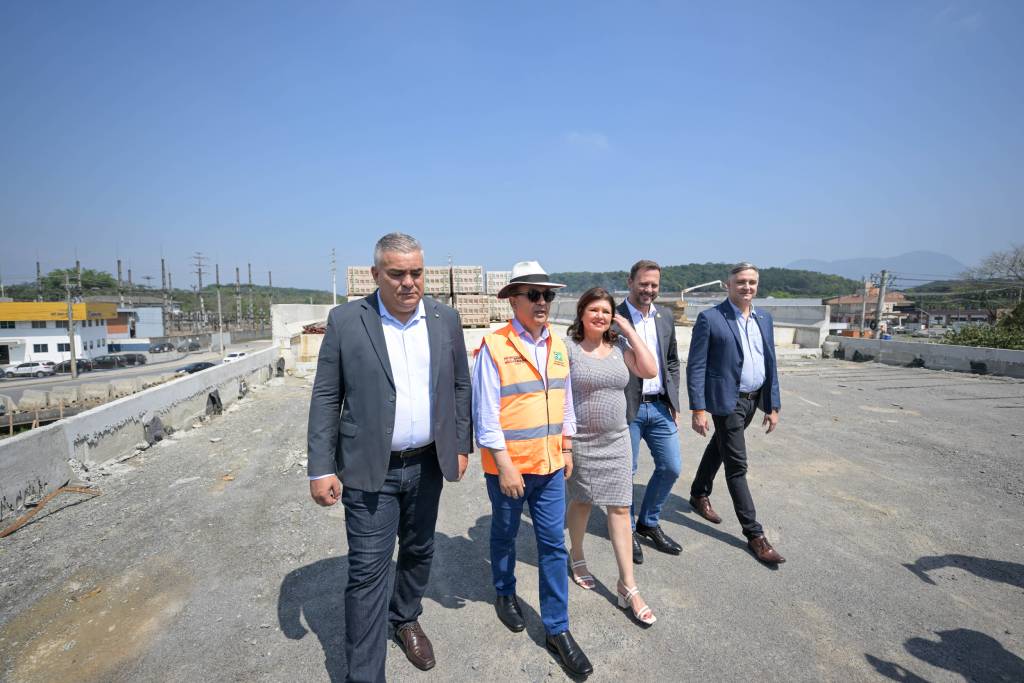 Governador Jorginho Mello vistoria obras de elevado no eixo industrial de Joinville (PL-SC) – Foto: Eduardo Valente/GOVSC