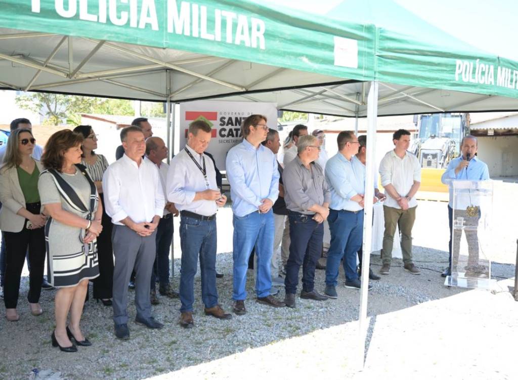 Governo de Santa Catarina entrega maquinários para apoiar trabalho em áreas rurais de 18 prefeituras - Foto: Eduardo Valente / Secom