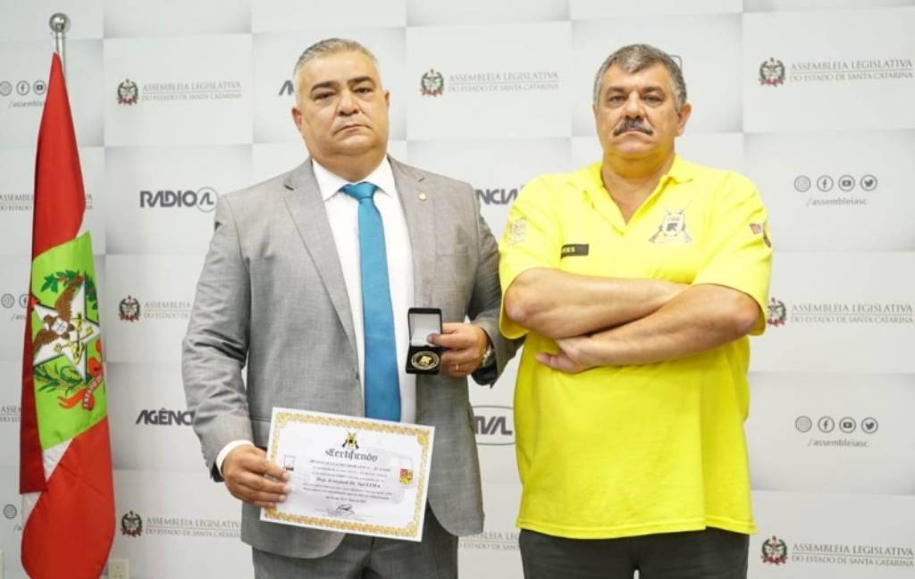 Deputado Sargento Lima e subtenente Osvaldo Pires da Silva – Foto: Divulgação Alesc