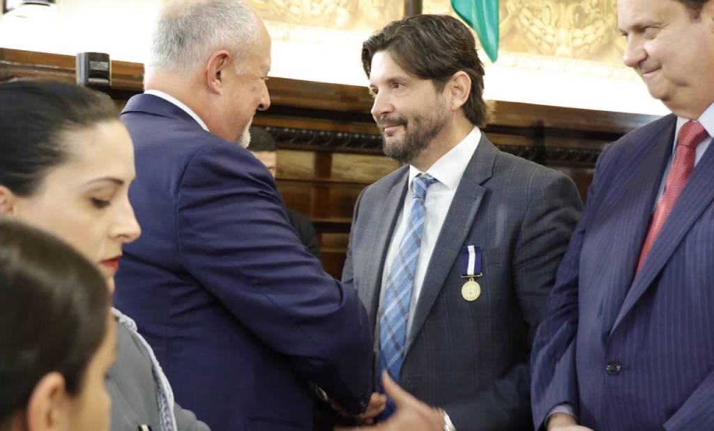 Presidente da Alesp, André do Prado (PL-SP) recebe a Medalha Regente Feijó - Foto: divulgação