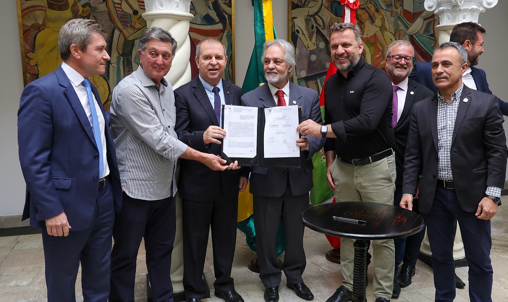 Governo de Santa Catarina assina convênio com prefeitura de Florianópolis para revitalização da praça Tancredo Neves - Foto Ricardo Trida / Secom