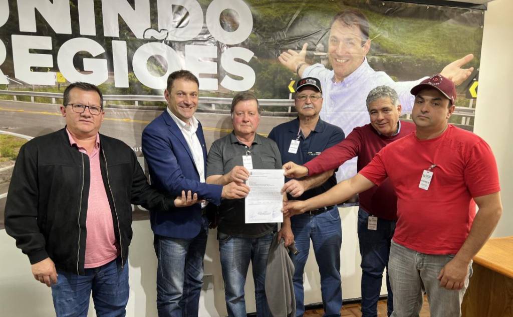 Comitiva de Nova Santa Rita articula manutenção de estrada com deputado Paparico Bacchi – Foto: Divulgação