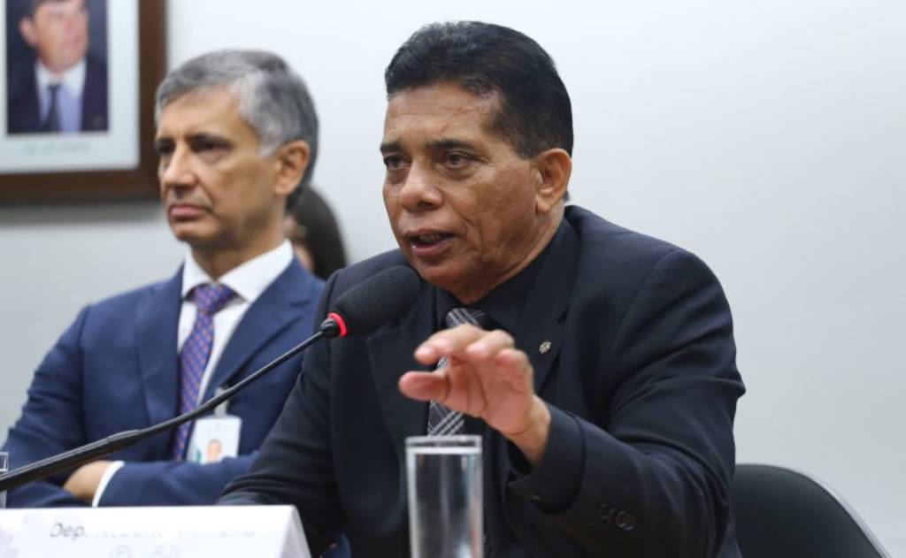 Roberto Monteiro Pai (PL-RJ): objetivo é evitar acidentes e colisões – Foto: Vinicius Loures/Câmara dos Deputados