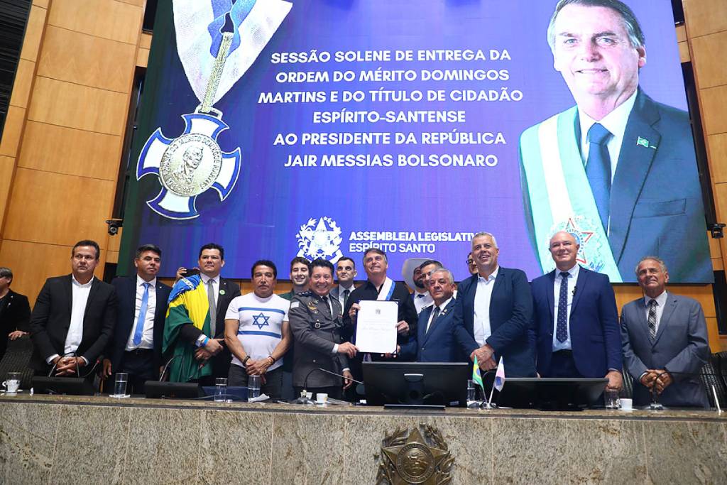 Políticos e apoiadores de Bolsonaro prestigiaram homenagem / Foto: Lucas S. Costa