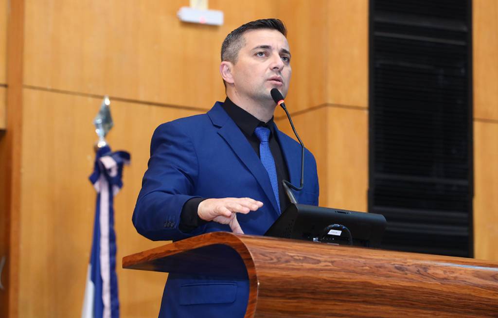 Deputado estadual Callegari (PL-ES) / Foto: Governo ES (capa) / Victor Thomé (interna)