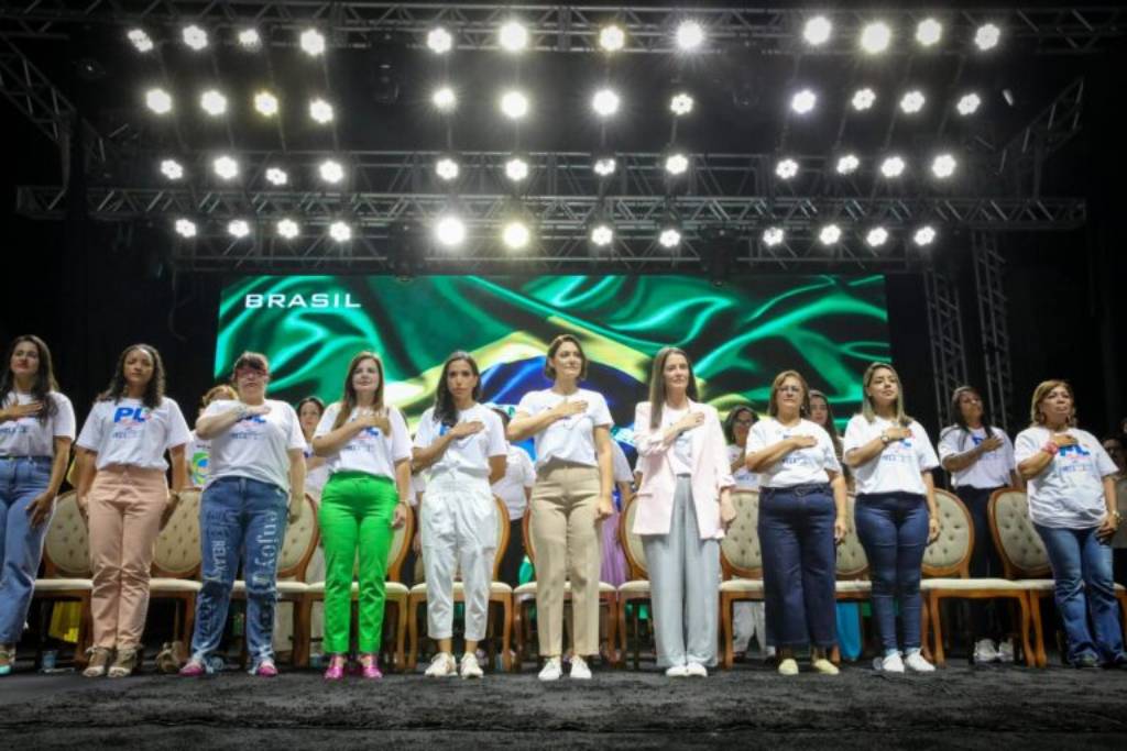 Michelle Bolsonaro, Amália Barros, Karla Malta e lideranças femininas do Espírito Santo. Foto: Bruno Koressawa e Victor Chagas/PL