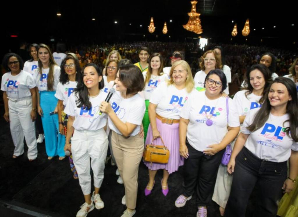 Michelle Bolsonaro, Amália Barros, Karla Malta, presidentes municipais e lideranças do PL Mulher do ES Foto: Bruno Koressawa e Victor Chagas/PL