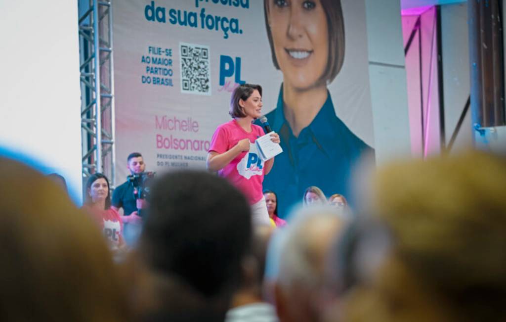 Michelle Bolsonaro discursando para plateia presente no Centro de Convenções. Foto: Zack Stencil/PL